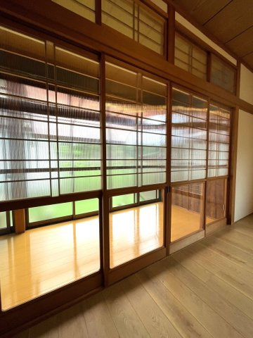 大津町杉水戸建て3DK＋広縁の内装|障子に中空ポリカーボネートを張った光を取り入れ明るい過ごしやすい室内です（紫外線はカットしてくれます）
