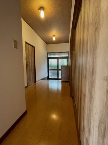 大津町杉水戸建て3DK＋広縁の内装|明るい色調の室内です