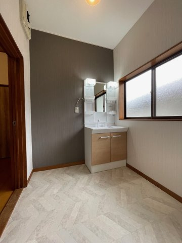 大津町杉水戸建て3DK＋広縁の洗面所|忙しい朝には欠かせない洗面所です