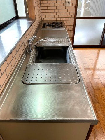 大津町杉水戸建て3DK＋広縁のキッチン|使いやすいシステムキッチンです