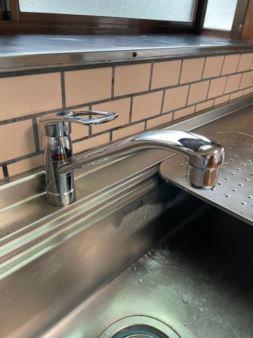 大津町杉水戸建て3DK＋広縁のキッチン|新品のワンタッチ水栓がついてお料理しやすいキッチンです