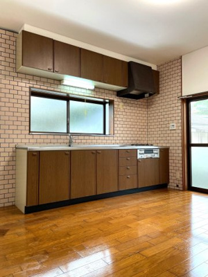 【キッチン】 | 大津町杉水戸建て3DK＋広縁 | 収納たっぷりでお料理しやすいキッチンです