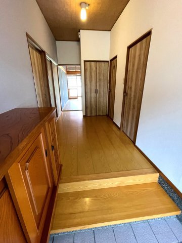 大津町杉水戸建て3DK＋広縁の玄関|ゆったりとした広々な玄関です