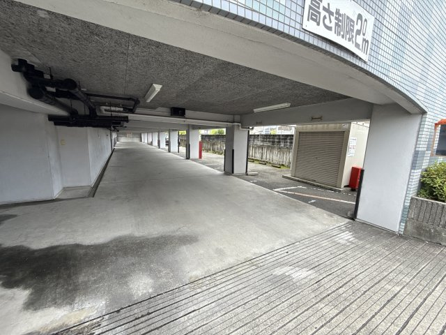 ウイングス北平野の駐車場