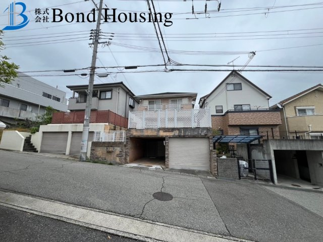 堀込車庫並列2台駐車可　二ツ屋　築25年の前面道路含む現地写真