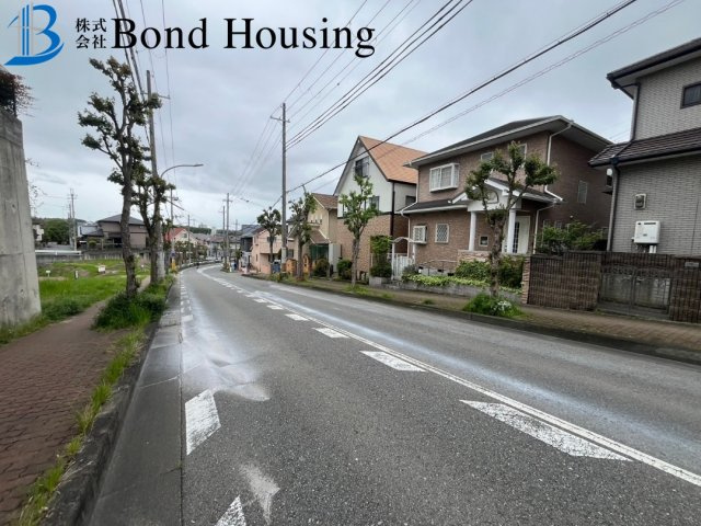 堀込車庫並列2台駐車可　二ツ屋　築25年の前面道路含む現地写真