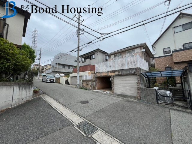 堀込車庫並列2台駐車可　二ツ屋　築25年の前面道路含む現地写真