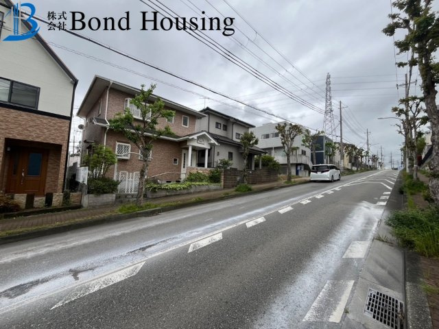 堀込車庫並列2台駐車可　二ツ屋　築25年の前面道路含む現地写真