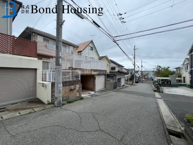堀込車庫並列2台駐車可　二ツ屋　築25年の前面道路含む現地写真