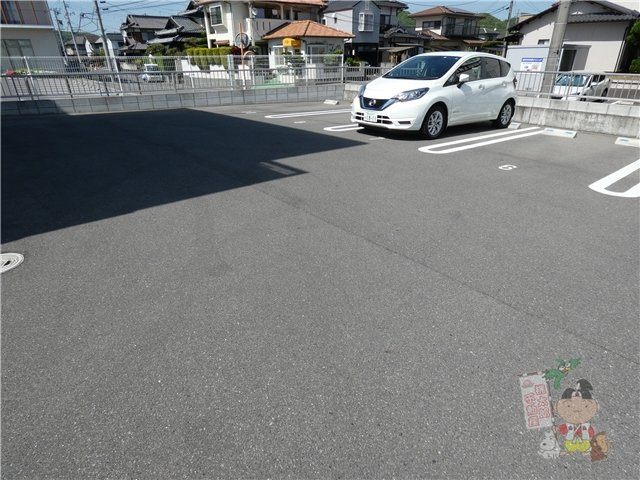 シャーメゾン沖の駐車場