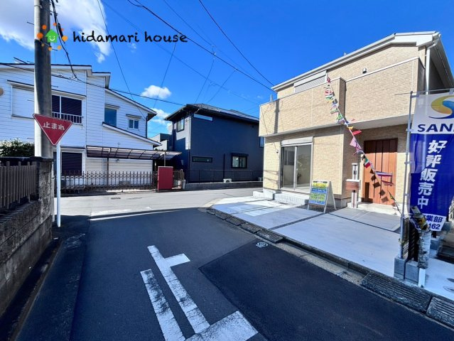 上尾市上　第2　新築戸建　ファーストタウン01の前面道路含む現地写真