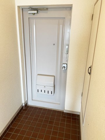 第2スカイハイツタカラの玄関