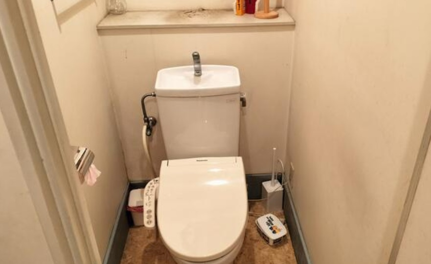 足立区千住緑町２丁目の倉庫のトイレ