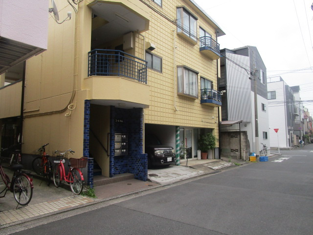 足立区千住緑町２丁目の倉庫の外観