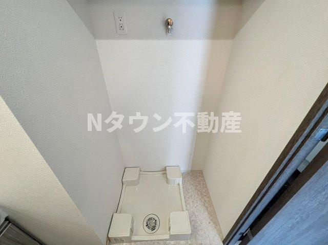 【設備】 | プレサンス新栄ユリシス | 洗濯機置き場です。