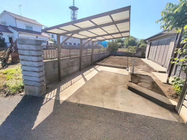 笹久保平屋戸建の駐車場
