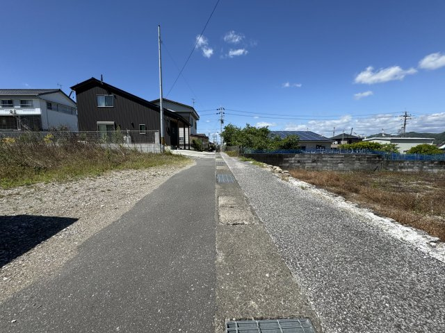 高知市仁井田の前面道路含む現地写真|南側道路を東側から西向きを撮影