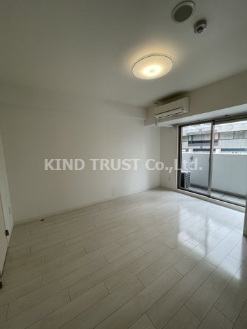 R SQUARE 東天満の洋室|落ち着いた色調の洋室です