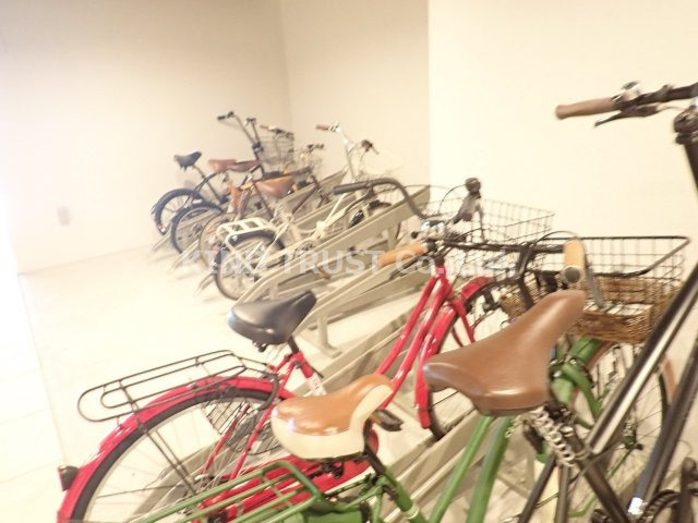 R SQUARE 東天満のその他共用部分|屋根付き駐輪場です