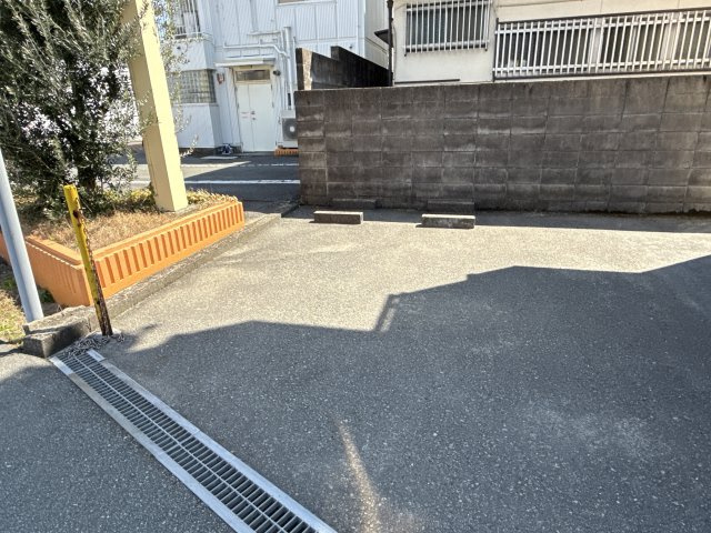 アビックス英賀保駅前の駐車場