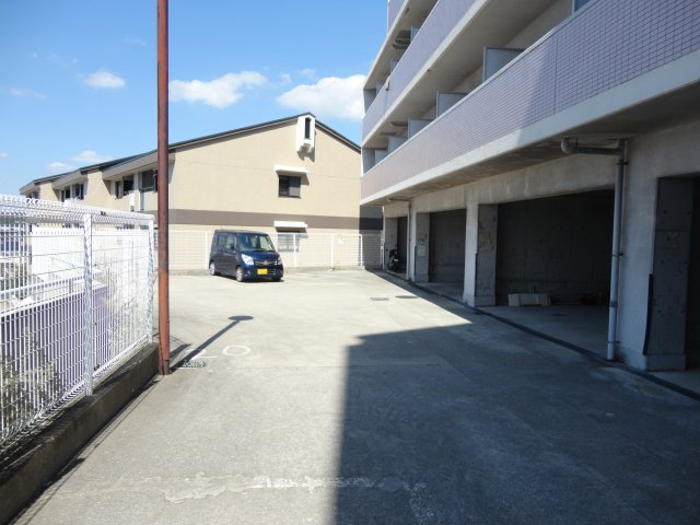 アンペリエの駐車場