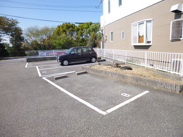 グレースヴィレッジA棟・B棟・C棟の駐車場