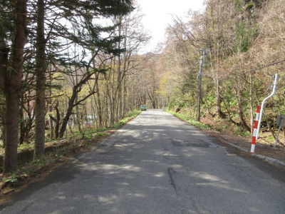 【前面道路含む現地写真】 | 小坂町十和田湖字大川岱・土地