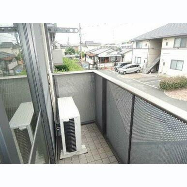 AXIS桑野Ⅲのバルコニー|お洗濯にも便利なバルコニー付き