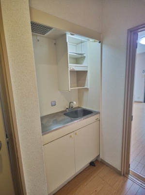 【キッチン】 | まるきハイツ東大利 | コンパクトなキッチンで掃除もラクラク