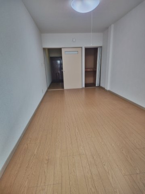 【洋室】 | まるきハイツ東大利 | スタンダードな洋室です