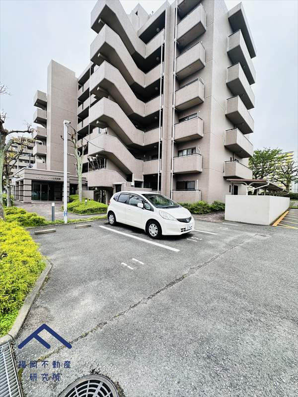 グリーンハイツ室見河畔の駐車場