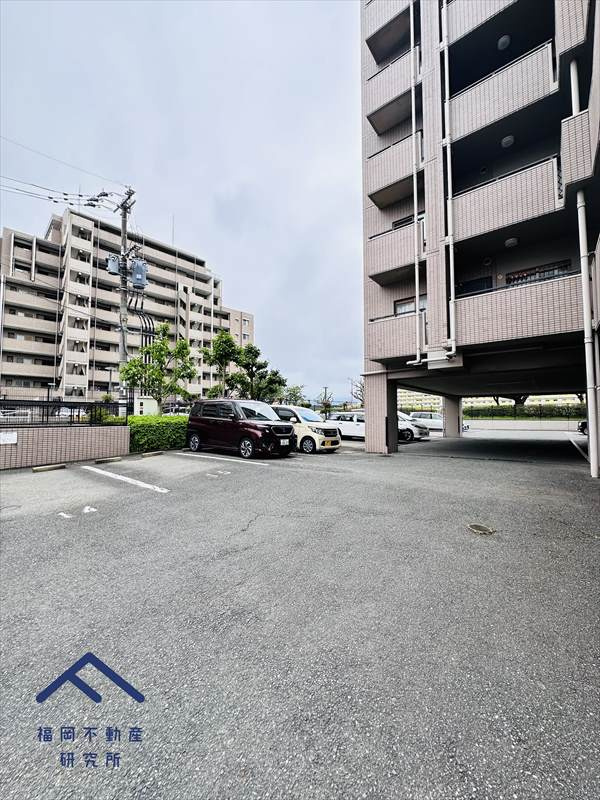 グリーンハイツ室見河畔の駐車場