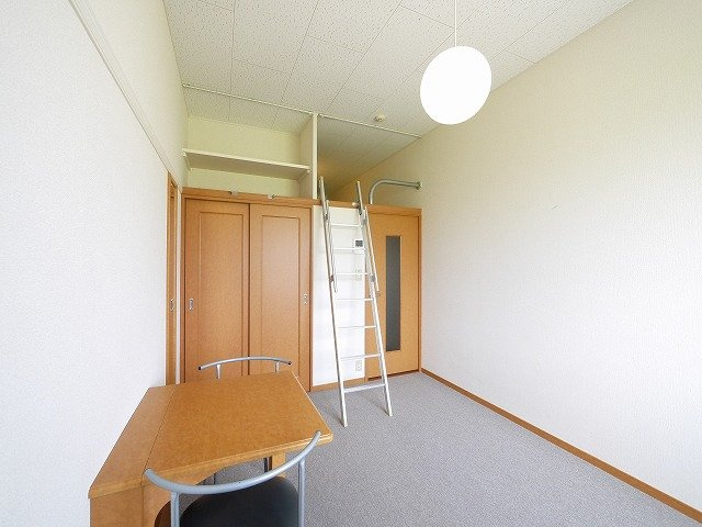 レオパレスナップロイヤルの内装|内装は落ち着いています
