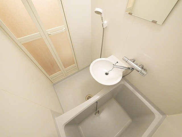 レオパレスナップロイヤルの浴室|日々の疲れを癒すお風呂です