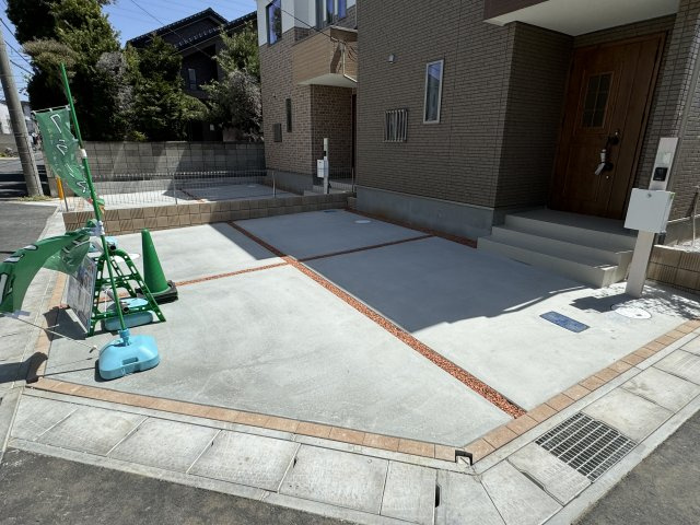 松戸市新松戸南３丁目新築戸建【新松戸南小学校：9分】の駐車場|A号棟駐車スペース・並列２台駐車可
