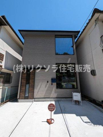 香里園桜木町　中古一戸建ての外観|新しい生活にいかがでしょうか？外観はお住まいの顔になります。こだわりたいポイントですね。外壁塗装や屋根塗装のご相談も承っております。
■現地内覧・資金計画相談・住宅ローン相談もお問合せ受付中■