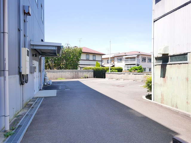 木津川原田　貸店舗の駐車場
