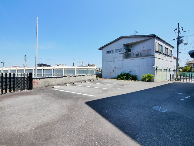 木津川原田　貸店舗の駐車場