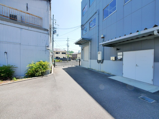 木津川原田　貸店舗の駐車場