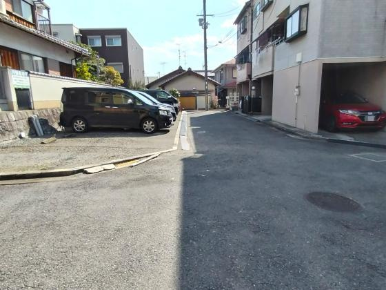 倉治6丁目　中古一戸建ての前面道路含む現地写真|前面道路　北側　幅員　6.0ｍ　東側　幅員　4.8ｍ
■物件内覧・資金計画相談・住宅ローン相談、リフォーム相談、お問合せ受付中■
※当日・翌日のご内覧、ご相談はお電話でのお問合せがスムーズです！