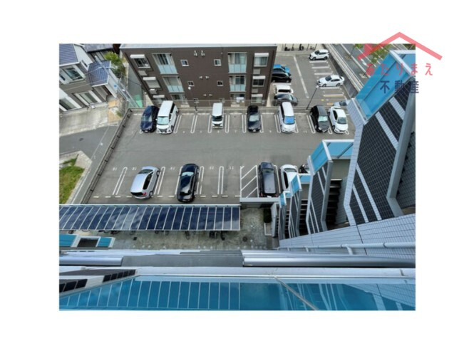 コンフォール シャトーの駐車場