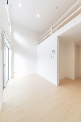 【居間・リビング】 | dormire箱崎(ドルミーレハコザキ) | 別号室の写真になります。現況優先。