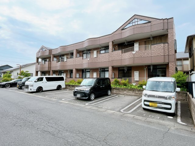 めぞん80番館の駐車場