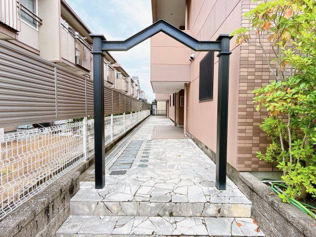 めぞん80番館のエントランス