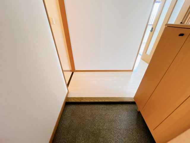 めぞん80番館の玄関