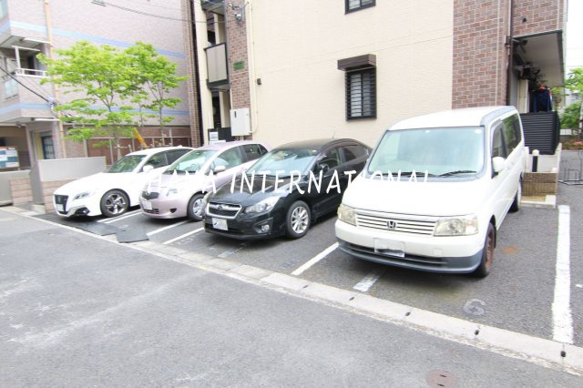 プチ・フルの駐車場