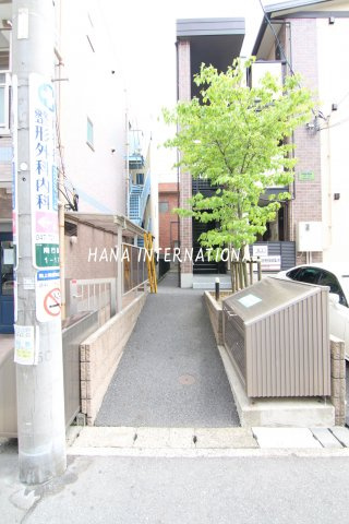 プチ・フルのエントランス