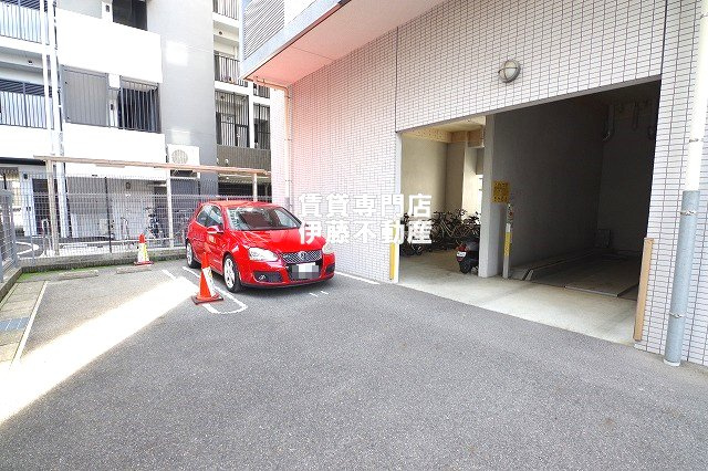 マリオン城西の駐車場