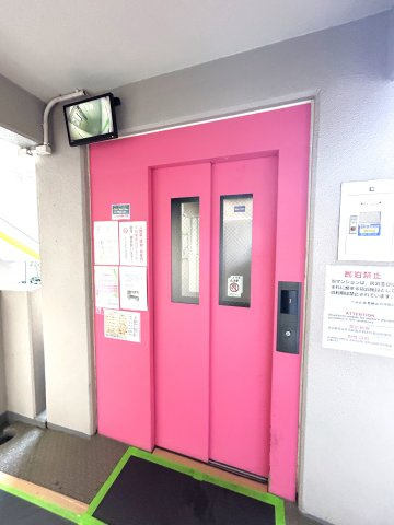 ◆５階南西角住戸◆室内全面リフォーム済みの美室◆京阪本線・宇治線「中書島」駅徒歩６分◆ペルル伏見桃山のその他共用部分|エレベーター