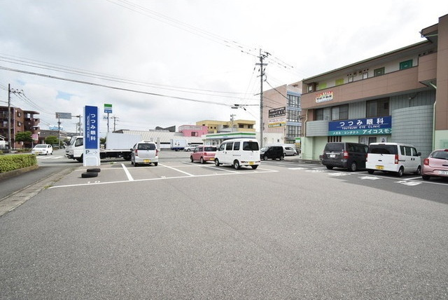厚花ビルの駐車場